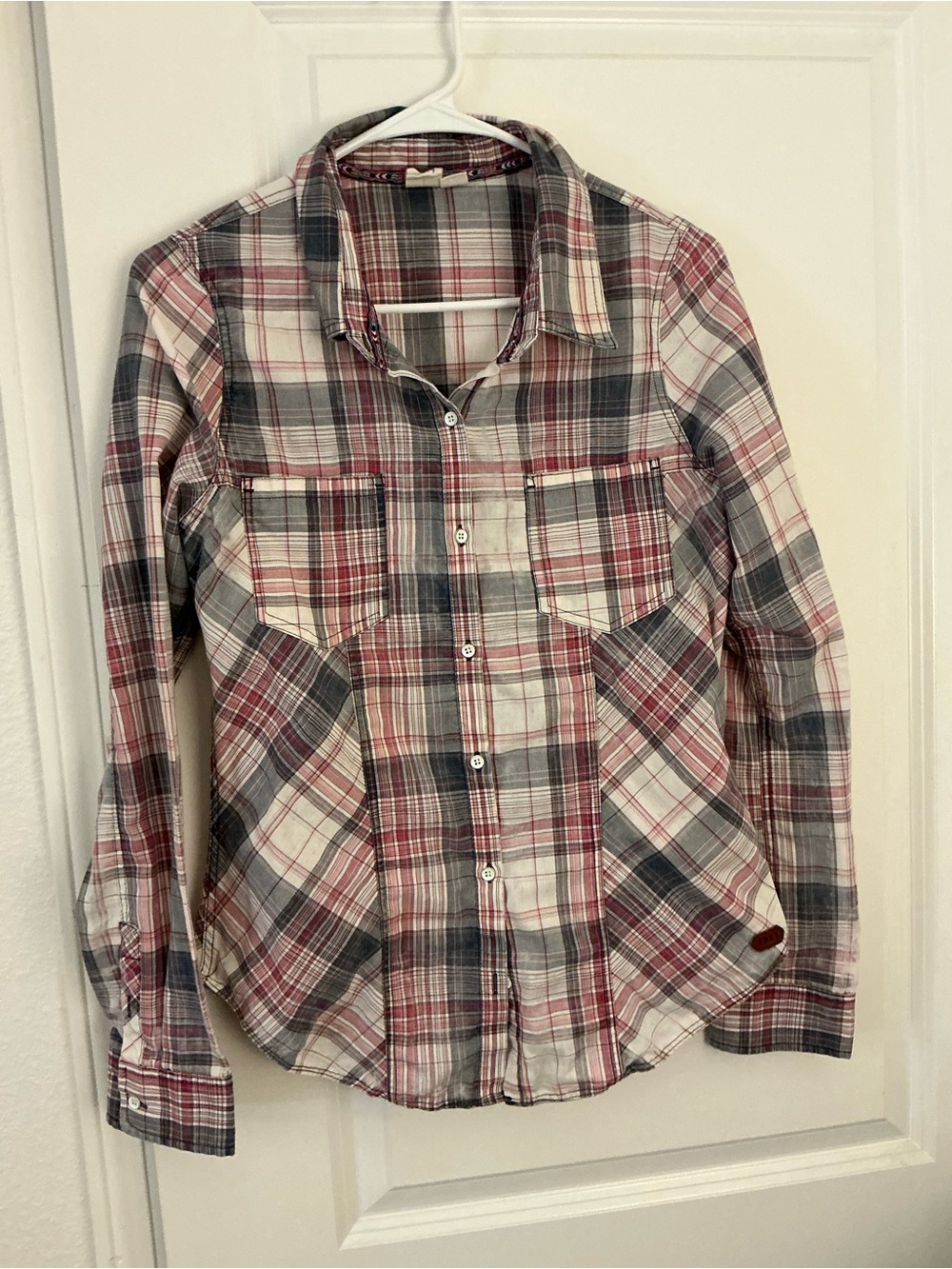 Roxy Women's Plaid Button Down Western Shirt Southwestern Trim Red Grey S